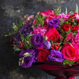 Букет из роз, пионов и гортензий Контраст