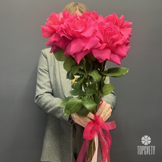 Букет из 5 розовых пышных роз