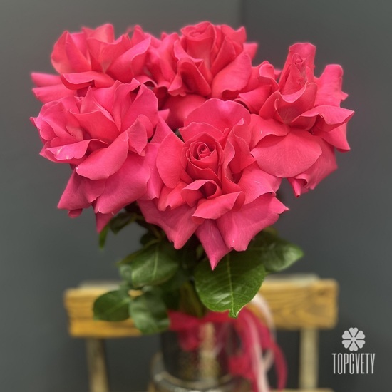 Букет из 5 розовых пышных роз