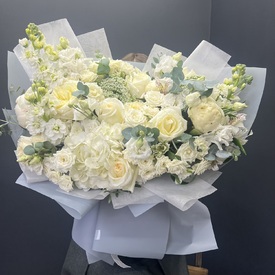 Букет  из гортензии роз и маттиолы Аэлита