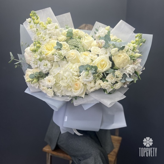 Букет  из гортензии роз и маттиолы Аэлита