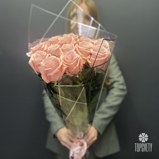 Букет из 15 розовых роз Би Свит 70см