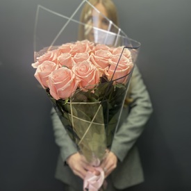 Букет из 15 розовых роз Би Свит 70см