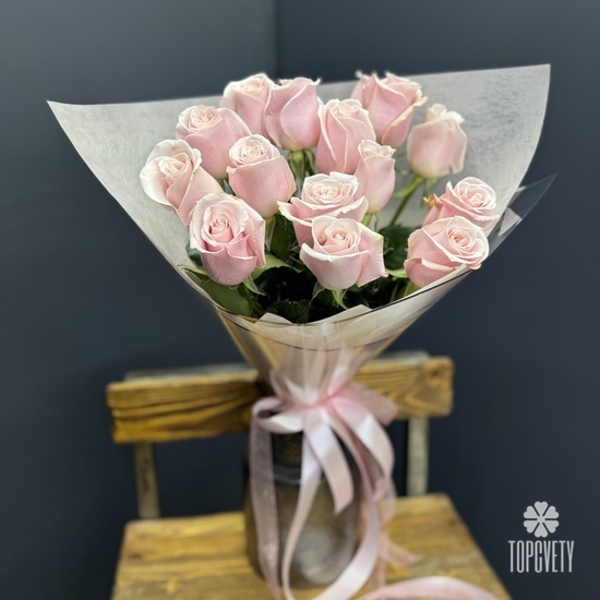 Букет из 15 розовых роз в упаковке 50см