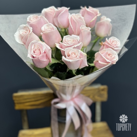 Букет из 15 розовых роз в упаковке 50см