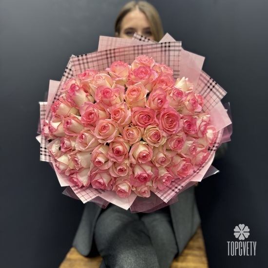 Букет из 51 розовой розы в упаковке 40см