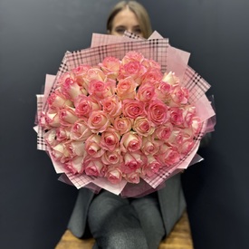 Букет из 51 розовой розы в упаковке 40см