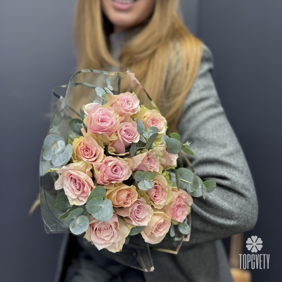 Букет из 15 розовых роз Кения 40см 