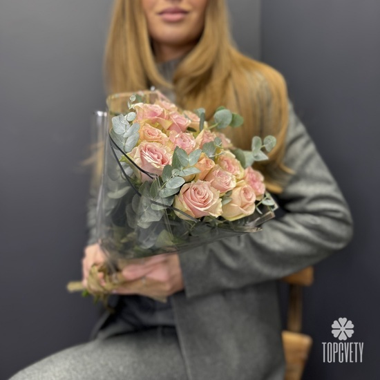 Букет из 15 розовых роз Кения 40см 