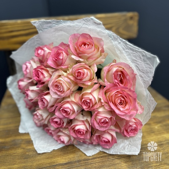 Букет из 25 розовых роз 