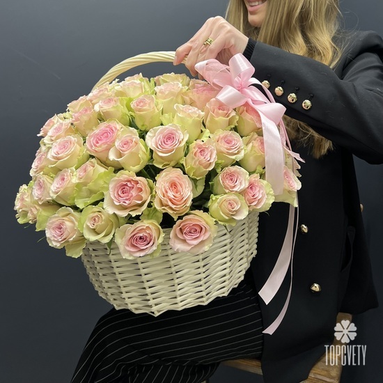 Букет из 101 розовых роз в корзине																											