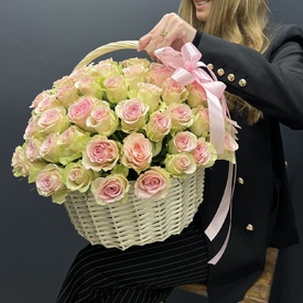 Букет из 101 розовых роз в корзине																											