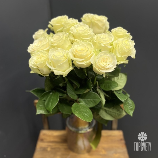 Букет из 15 белых роз Мондиаль 70см