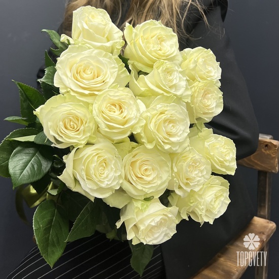 Букет из 15 белых роз Мондиаль 70см