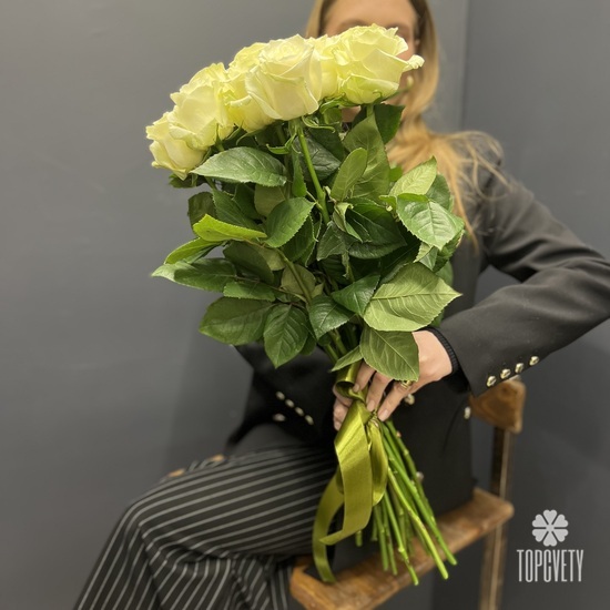 Букет из 15 белых роз Мондиаль 70см