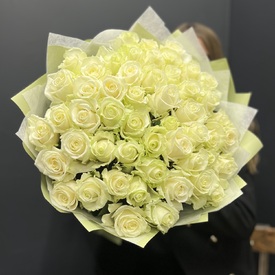 Букет из 51 белой розы Аваланж 60см