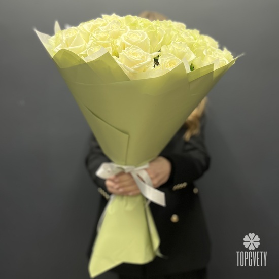 Букет из 51 белой розы Аваланж 60см