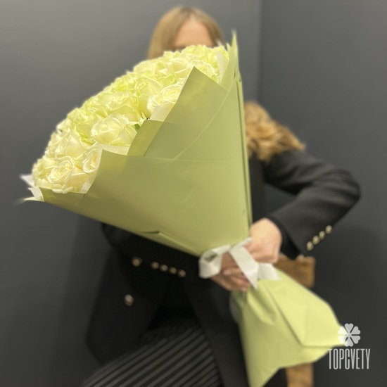 Букет из 51 белой розы Аваланж 60см