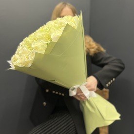 Букет из 51 белой розы Аваланж 60см