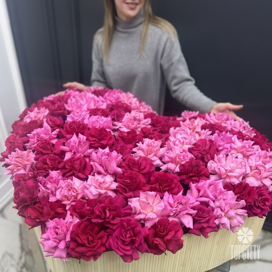 Композиция из 101 розовой розы в виде сердца