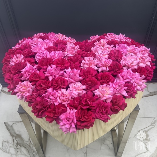 Композиция из 101 розовой розы в виде сердца