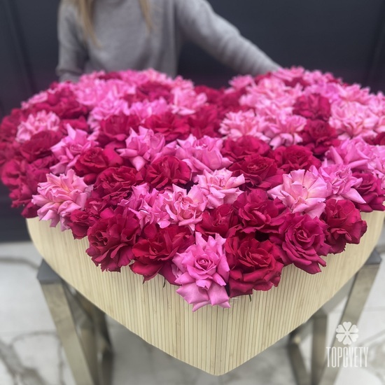 Композиция из 101 розовой розы в виде сердца