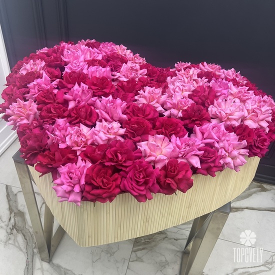 Композиция из 101 розовой розы в виде сердца