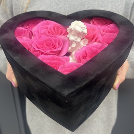 Композиция из 15 розовых роз в форме сердца