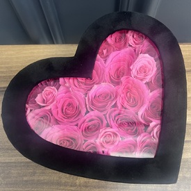 Композиция из 25 розовых роз в виде сердца