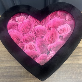 Композиция из 25 розовых роз в виде сердца