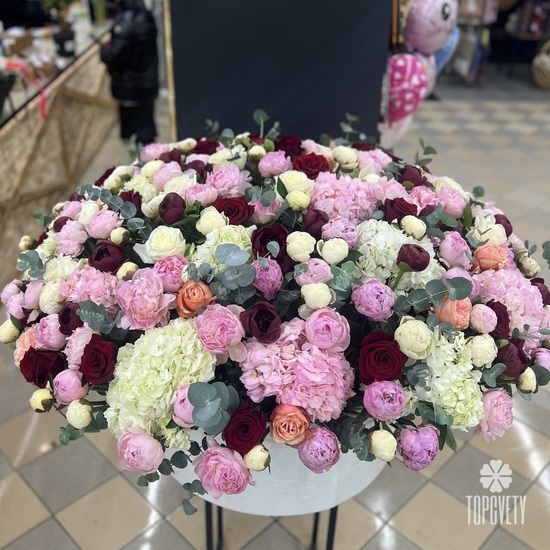 Букет из 151 пиона в коробке Феерия