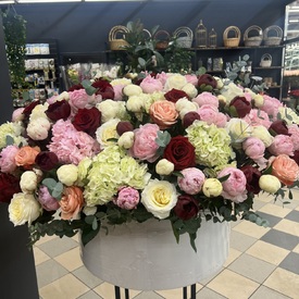 Букет из 151 пиона в коробке Феерия