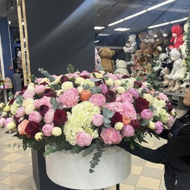 Букет из 151 пиона в коробке Феерия