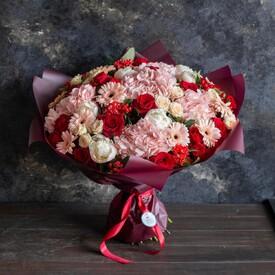 Букет из гортензий, роз и гербер