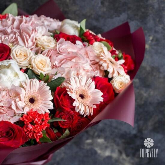 Букет из гортензий, роз и гербер