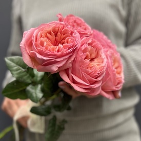 Букет из 5 розовых роз пионовидных