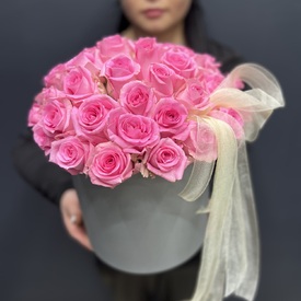 Композиция из 45 розовых роз в коробке
