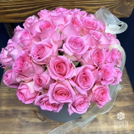 Композиция из 45 розовых роз в коробке