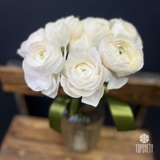 Букет из 9 ранункулюсов 