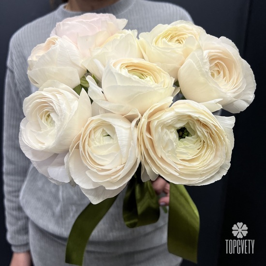 Букет из 9 ранункулюсов 