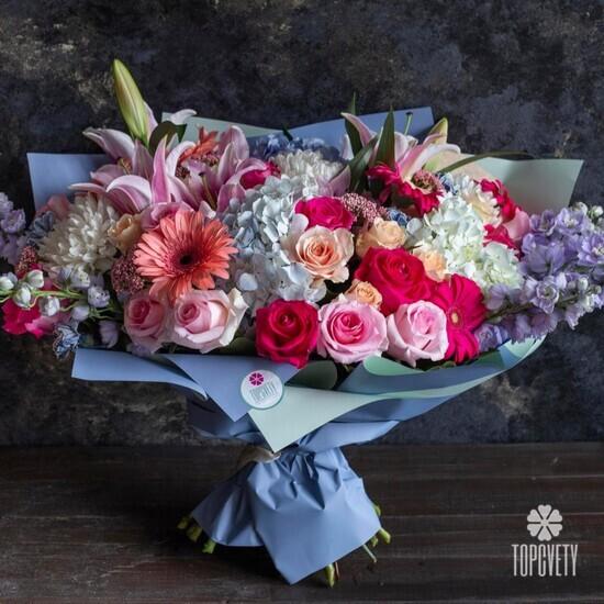 Букет из роз, гортензий и гербер