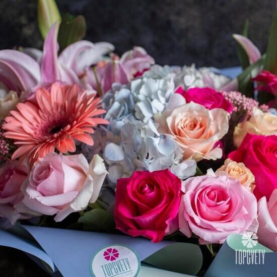 Букет из роз, гортензий и гербер