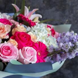 Букет из роз, гортензий и гербер