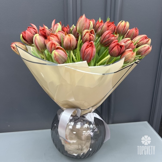 Букет из 51 красного пионовидного тюльпана