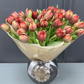 Букет из 51 красного пионовидного тюльпана