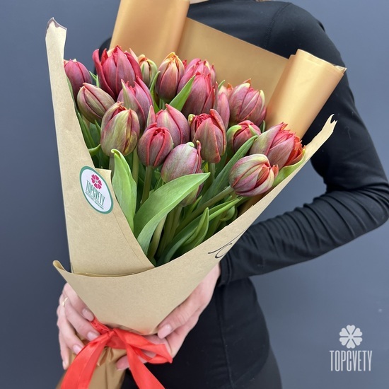 Букет из 25 красных пионовидных тюльпанов