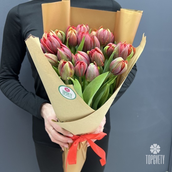 Букет из 25 красных пионовидных тюльпанов