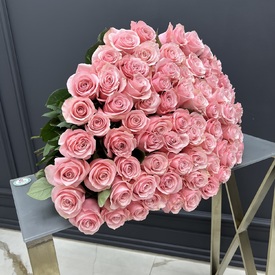 Букет из 75шт розовых роз Би Свит 70см