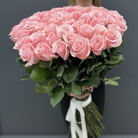 Букет из 75шт розовых роз Би Свит 70см