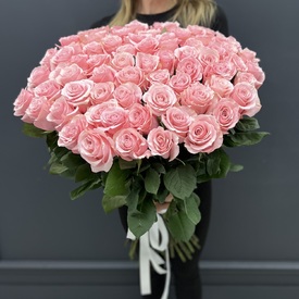 Букет из 75шт розовых роз Би Свит 70см